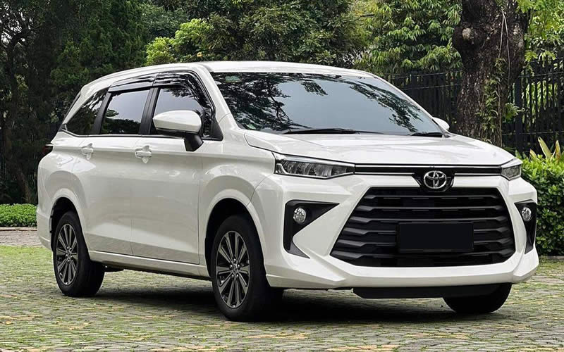 We provide Ngurah Rai International Airport Denpasar (DPS) pick-up and drop-off services, along with reliable inter-hotel transfer to all destinations in Bali and Java, private car or van rental with driver including Toyota Avanza 5-seater car, Toyota Innova 6-seater car, and Toyota Hiace 14-seater van.
