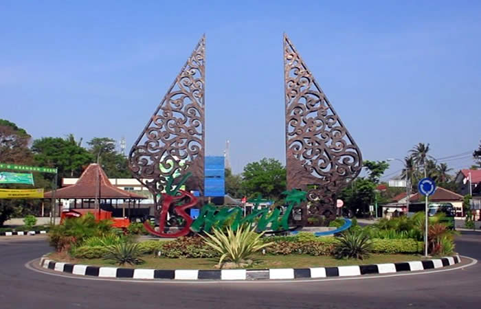We provide Ngurah Rai International Airport, Denpasar (DPS), Bali pick-up and drop-off services to Sleman, Yogyakarta (DIY), along with reliable inter-hotel transfer to all destinations in Bali, East Java, Central Java, Yogyakarta, West Java, Jakarta, Banten, private car and van rental with driver in a range of well-maintained, air-conditioned vehicles, including Toyota Avanza 5-seater car, Toyota Innova 6-seater car, and Toyota Hiace 14-seater van to suit your travel needs.