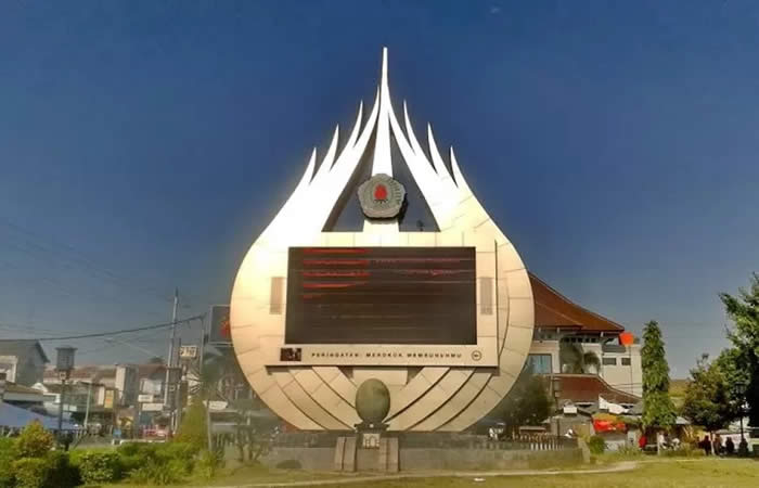 We provide Ngurah Rai International Airport, Denpasar (DPS), Bali pick-up and drop-off services to Brebes, Central Java, along with reliable inter-hotel transfer to all destinations in Bali, East Java, Central Java, Yogyakarta, West Java, Jakarta, Banten, private car and van rental with driver in a range of well-maintained, air-conditioned vehicles, including Toyota Avanza 5-seater car, Toyota Innova 6-seater car, and Toyota Hiace 14-seater van to suit your travel needs.