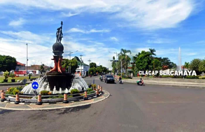 We provide Ngurah Rai International Airport, Denpasar (DPS), Bali pick-up and drop-off services to Cilacap, Central Java, along with reliable inter-hotel transfer to all destinations in Bali, East Java, Central Java, Yogyakarta, West Java, Jakarta, Banten, private car and van rental with driver in a range of well-maintained, air-conditioned vehicles, including Toyota Avanza 5-seater car, Toyota Innova 6-seater car, and Toyota Hiace 14-seater van to suit your travel needs.