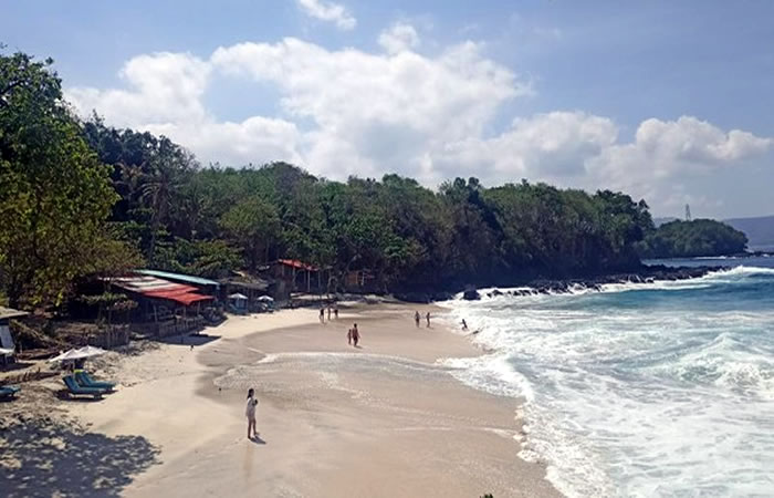 We provide Ngurah Rai International Airport, Denpasar (DPS) pick-up and drop-off services to Manggis, along with reliable inter-hotel transfers to all destinations in Bali, East Java, Central Java, Yogyakarta, West Java, Jakarta, Banten, private car and van rental with driver in a range of well-maintained, air-conditioned vehicles, including Toyota Avanza 5-seater car, Toyota Innova 6-seater car, and Toyota Hiace 14-seater van to suit your travel needs.